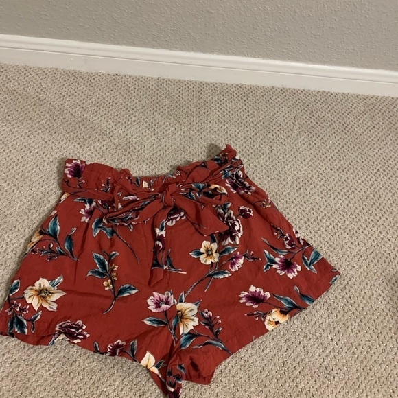 Floral Shorts with Fabric Belt Size M - Picture 2 of 7